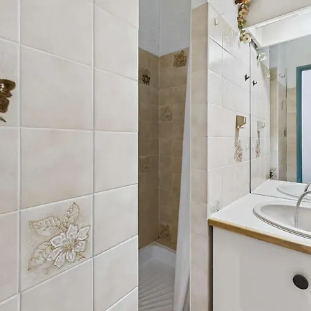 Lumineux Pour 4 Au Grau D'agde Avec Vue Piscine Et Parking - Fr-1-423-323 Apartmán