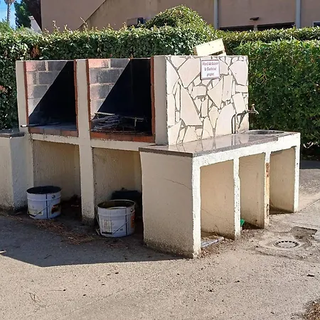 Lumineux Pour 4 Au Grau D'agde Avec Vue Piscine Et Parking - Fr-1-423-323 *